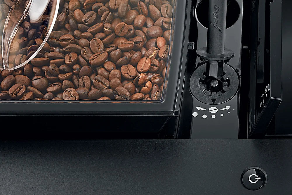 JURA X6 koffiemachine – de beste volautomatische koffiemachine voor kleine bedrijven, showrooms en eettentjes. Geschikt voor koffie, espresso en ristretto. Inclusief gratis dealerpakket.