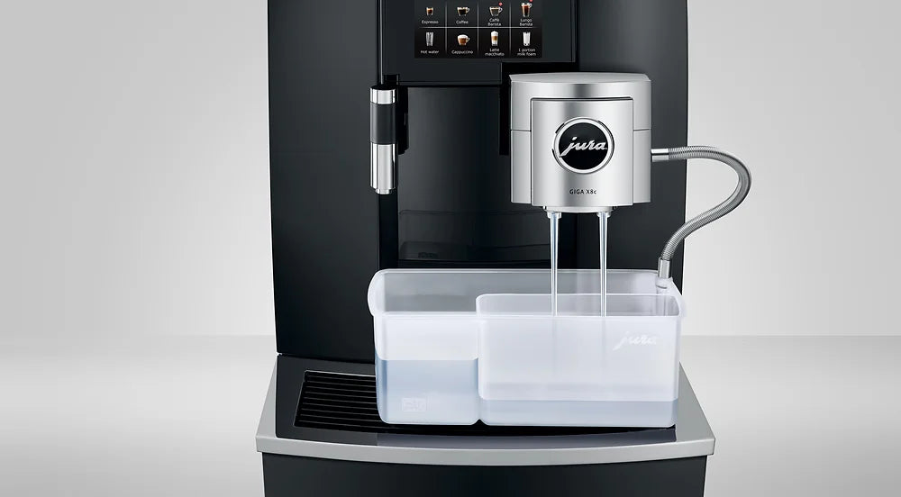 JURA GIGA X8 koffiemachine – de beste volautomatische koffiemachine met A.G.A.©, P.E.P.® en I.W.S.® technologieën, dubbele keramische schijfmolens, en 4,3 inch touchscreen. Inclusief gratis dealerpakket.