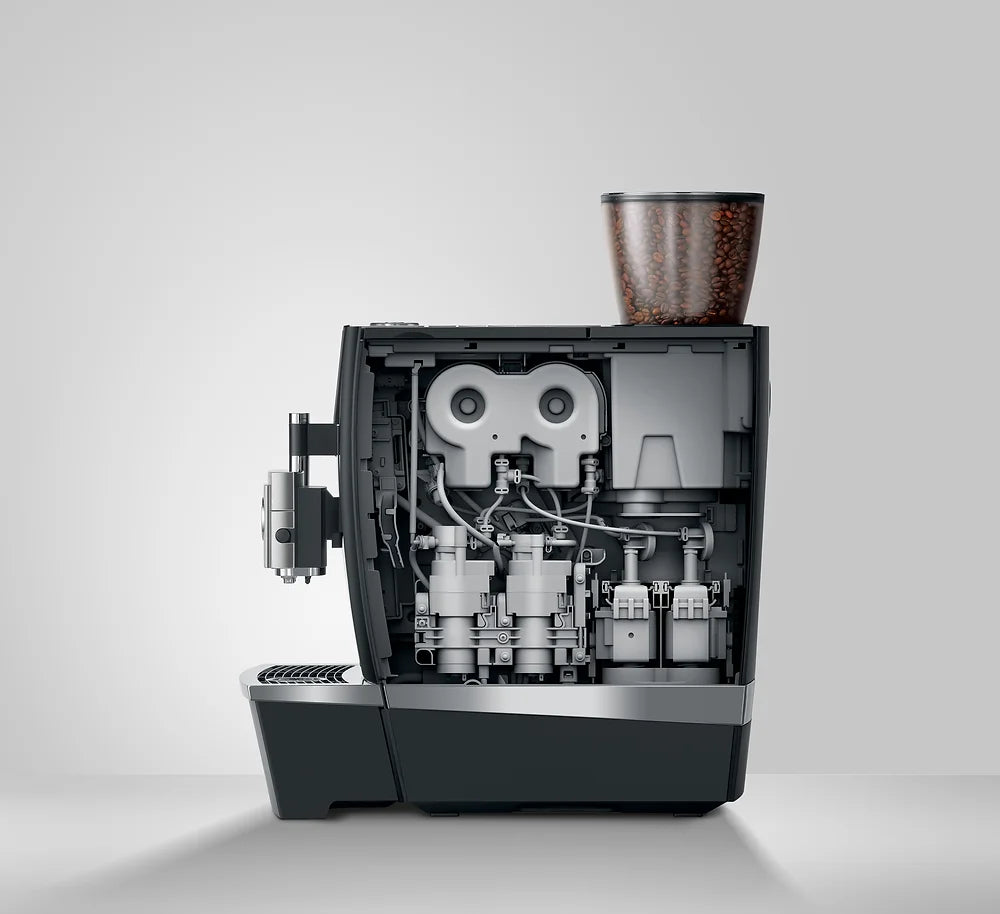 JURA GIGA X8 koffiemachine – de beste volautomatische koffiemachine met A.G.A.©, P.E.P.® en I.W.S.® technologieën, dubbele keramische schijfmolens, en 4,3 inch touchscreen. Inclusief gratis dealerpakket.